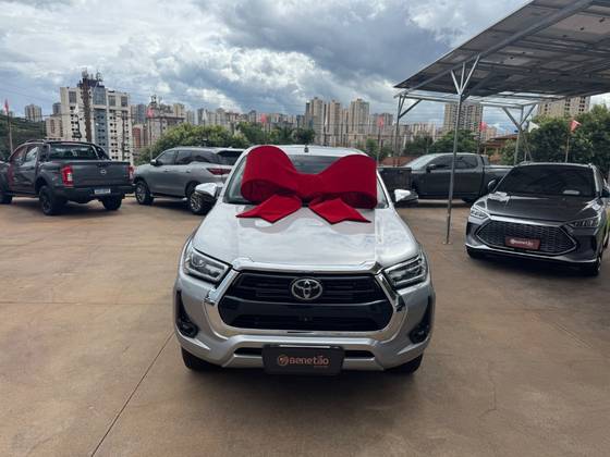 TOYOTA HILUX 2.8 D-4D TURBO DIESEL CD SRX 4X4 AUTOMÁTICO